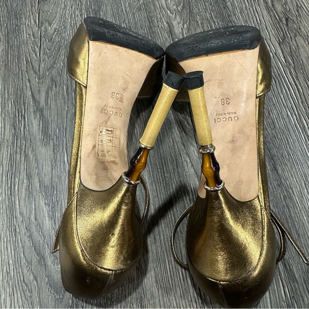 Gucci Metallic Gold Bamboo Accent Leather D'Orsay Pumps Size: 38 - Picture 13 of 16
